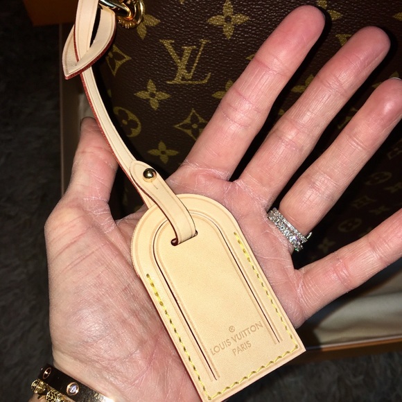 SOLD! Authentic New Louis Vuitton Graceful MM. - Picture 2 of 6